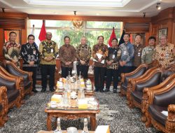 Mendagri dan Menhub Bahas Pengamanan hingga Pengendalian Inflasi Jelang Nataru