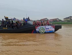 Ditpolairud Polda Jambi Gelar Upacara Tabur Bunga di Sungai Batanghari dalam Rangka HUT ke-75 Polairud