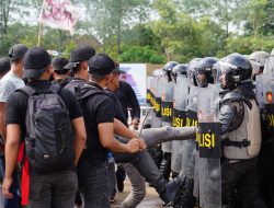 Simulasi Penanganan Unjuk Rasa Anarkis di Apel Kasatwil 2025, Wujud Profesionalitas dan Kesiapsiagaan Polri
