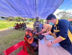 Kolaborasi Satgas Yonif 521/DY Meningkatkan Layanan Kesehatan Rutin di Distrik Kelila