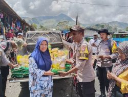 Polres Tolikara Gelar Gerakan Pangan Murah (GPM) Di Desa Muara Giling Baru