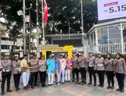 Musik Orkes Melayu Gerobak Dorong Meriahkan CFD Bundaran HI, Polwan Sampaikan Imbauan Humanis