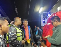 Tiba di Aceh, KRI SSA-378 TNI AL Debarkasi Bantuan Bagi Masyarakat Terdampak Bencana