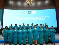 Tri Tito Lantik Anggieta Bestari Tabo sebagai Ketua TP PKK dan Tim Pembina Posyandu Papua Pegunungan