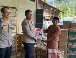 Polres Nagan Raya Hadir untuk Masyarakat, Sat Reskrim Salurkan Puluhan Paket Sembako ke Pesantren dan Warga Terdampak Banjir