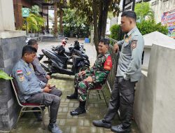 Senyum Ter dan Humanis, Cara Jitu Babinsa Tipes Jalin Kedekatan dengan Linmas