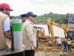 Percepatan Pemulihan Akses, Presiden Prabowo Tinjau Pengerjaan Jembatan Bailey Teupin Mane di Bireuen