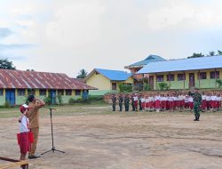 ‎Satgas Yonif 123/Rajawali Menggelar Upacara Bendera Bersama Siswa SD YPPK di Kampung Mur