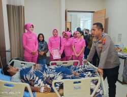 Kapolres Majalengka Laksanakan Anjangsana kepada Anggota yang Sedang Sakit