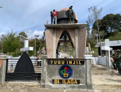 Satgas Yonif 700/Wyc Gelar Karya Bakti: Bantu Pembuatan Patung Misionaris di Kampung Nipuralome