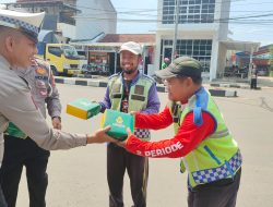 Satlantas Polres Majalengka Gelar Jum’at Berkah, Bagikan Nasi Kotak kepada Pengemudi Angkutan Umum dan Masyarakat