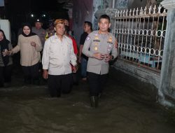 Kapolres Cirebon Kota Tinjau Langsung Lokasi Banjir Desa Astana