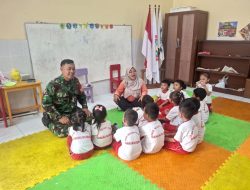 Babinsa Sambangi PAUD Kartini Motivasi dan Semangati Belajar