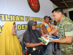 Kogabwilhan III Serahkan Bantuan 100 Sak Beras dan 100 Life Vest untuk Nelayan Sidangoli Dehe