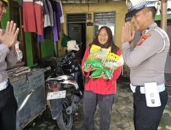 Sat Lantas Polres Majalengka Gelar Jumat Berkah, Bagikan Beras kepada Bilal Mayit