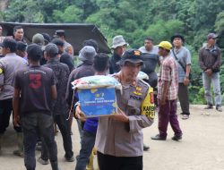 Kapolres Aceh Tengah Salurkan Bantuan Kemanusiaan kepada Warga Kecamatan Celala yang Terisolir Akibat Bencana Alam