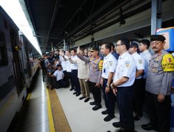 Kapolri Tinjau Stasiun Pasar Senen, Pastikan Kesiapan Pengamanan dan Pelayanan Nataru 2025