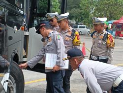 Sat Lantas Polres Majalengka Gelar Rampcheck Kendaraan di Rest Area KM 166 Tol Cipali dalam Ops Lilin Lodaya 2025