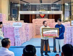 Presiden Prabowo Subianto Menyaksikan Penyerahan Laporan Capaian Hasil Satgas PKH dan Penyelamatan Keuangan Negara tahun 2025 di Gedung Utama Kompleks Kejaksaan Agung Republik Indonesia Jakarta