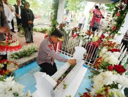 Ziarah ke Makam Marsinah, Kapolri Listyo Sigit Abadikan Jejak Perjuangan Lewat Pembangunan Museum di Nganjuk
