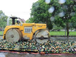 Jelang Tahun Baru 2026, Polres Indramayu Jajaran Polda Jabar Musnahkan Ribuan Botol Miras Hasil Operasi Pekat