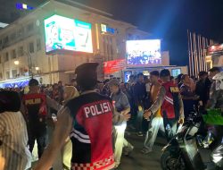 Polisi Gelar Public Address di Jalan Asia Afrika, Sampaikan Peran Polri pada Malam Pergantian Tahun Baru 2025–2026