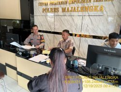 Anggota SPKT Polres Majalengka Terima Laporan Kehilangan Kartu Keluarga