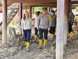 Kapolres Pidie Dampingi Tim KSP Salurkan Bantuan untuk Korban Banjir