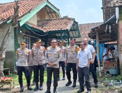 Wakapolres Majalengka Dampingi Karolog Polda Jabar Cek Jembatan di Dukuh Domba Kadipaten