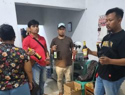 Polisi Sita 115 Botol Miras Hasil Razia Pekat