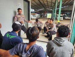 Polantas Menyapa, Kamsel Lantas Polres Majalengka Imbau Sopir PO Bus Metropolitan Utamakan Keselamatan