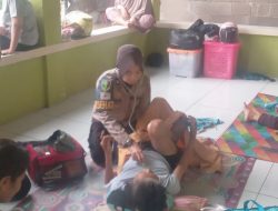 Polri “All Out” Evakuasi, Hadirkan Randurlap dan Patroli Kesehatan Door to Door untuk Korban Banjir Karawang