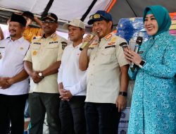 Bersama TP PKK, Kasatgas Tito Karnavian Turun Langsung Bantu Warga Terdampak di Aceh Tamiang