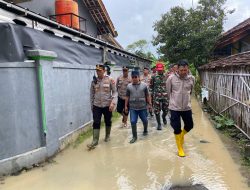 Wakapolres Majalengka Tinjau Lokasi Luapan Sungai Cimanuk di Desa Wanasalam