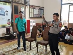 Kapolsek Jatiwangi Berikan Pembinaan dan Pengarahan kepada Pelajar dan Orang Tua yang Terlibat Tawuran