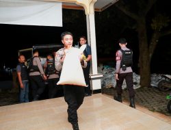 Polres Jember Salurkan Bantuan Sembako untuk Warga Terdampak Banjir di Desa Pakis