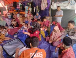 Polres Pamekasan Beri Bantuan Obat dan Layanan Kesehatan Untuk Warga Terdampak Longsor di Pasean
