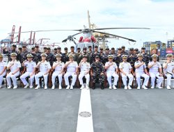 Pemimpin Angkatan Laut Jepang Kunjungi Kapal Perang TNI AL