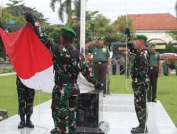 Prajurit dan PNS Kodim Giat Laksanakan Upacara Bendera