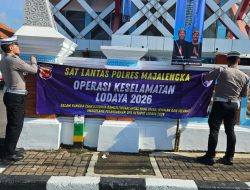 Sat Lantas Polres Majalengka Pasang Spanduk Himbauan Kamseltibcarlantas dalam Operasi Keselamatan 2026