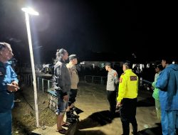 Polsek Kadipaten Sigap Tangani Luapan Sungai Cilutung di Blok Cihaliwung