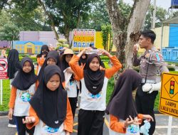 Dalam Rangka Ops Keselamatan Lodaya 2026, Polisi Sahabat Anak Edukasi Rambu Lalu Lintas kepada Siswa MI Dhiya El Haq