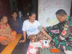Rumah Bu Nani Didatangi TNI, Tim Kesehatan Satgas TMMD 127 Berikan Layanan Pemeriksaan di Sindangwangi