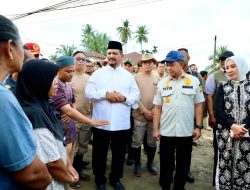 Kasatgas Tito Tinjau Progres Pembersihan Lumpur di Permukiman Aceh Tamiang oleh Praja IPDN