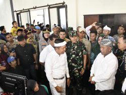 Dandim Majalengka Dampingi Gubernur Jabar Salurkan Bantuan untuk Warga Terdampak Pergerakan Tanah di Sukadana