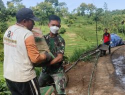 Kerja Sama Dalam Bingkai Kemanunggalan TNI Dan Rakyat Dilokasi TMMD 127 Kodim Wonogiri