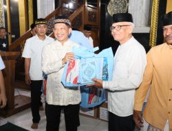 Kasatgas Tito Ikuti Buka Bersama dan Serahkan Bantuan Kemasyarakatan kepada Masyarakat Lhokseumawe