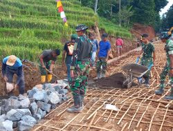 Meski Berpuasa, Satgas TMMD ke-127 Kodim 0617/Majalengka Tetap Kebut Pembangunan Saluran Irigasi