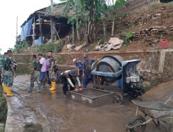 Tingkatkan Akses Warga, TMMD 127 Plesterisasi Jalan TPU di Blok Pahing