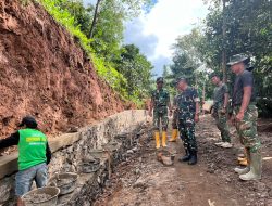 Meskipun Jauh dari Keluarga, Satgas TMMD ke-127 Kodim 0617/Majalengka Tetap Semangat Bangun TPT